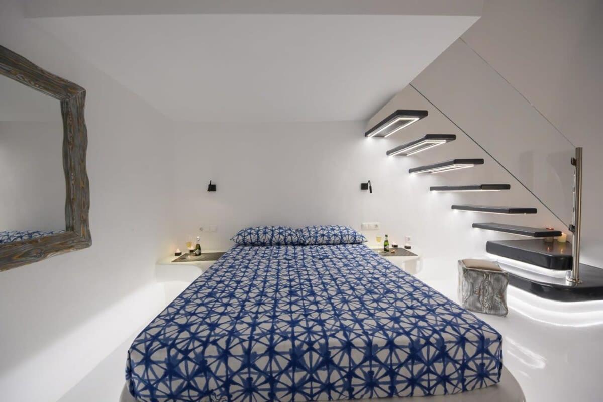 Апартаменты Santorini Traditional Apt With Private Hot Tub Тира Экстерьер фото