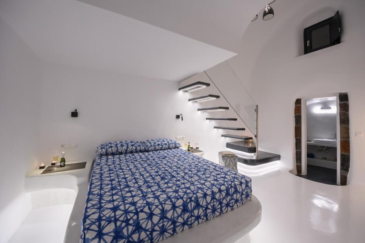 Апартаменты Santorini Traditional Apt With Private Hot Tub Тира Экстерьер фото