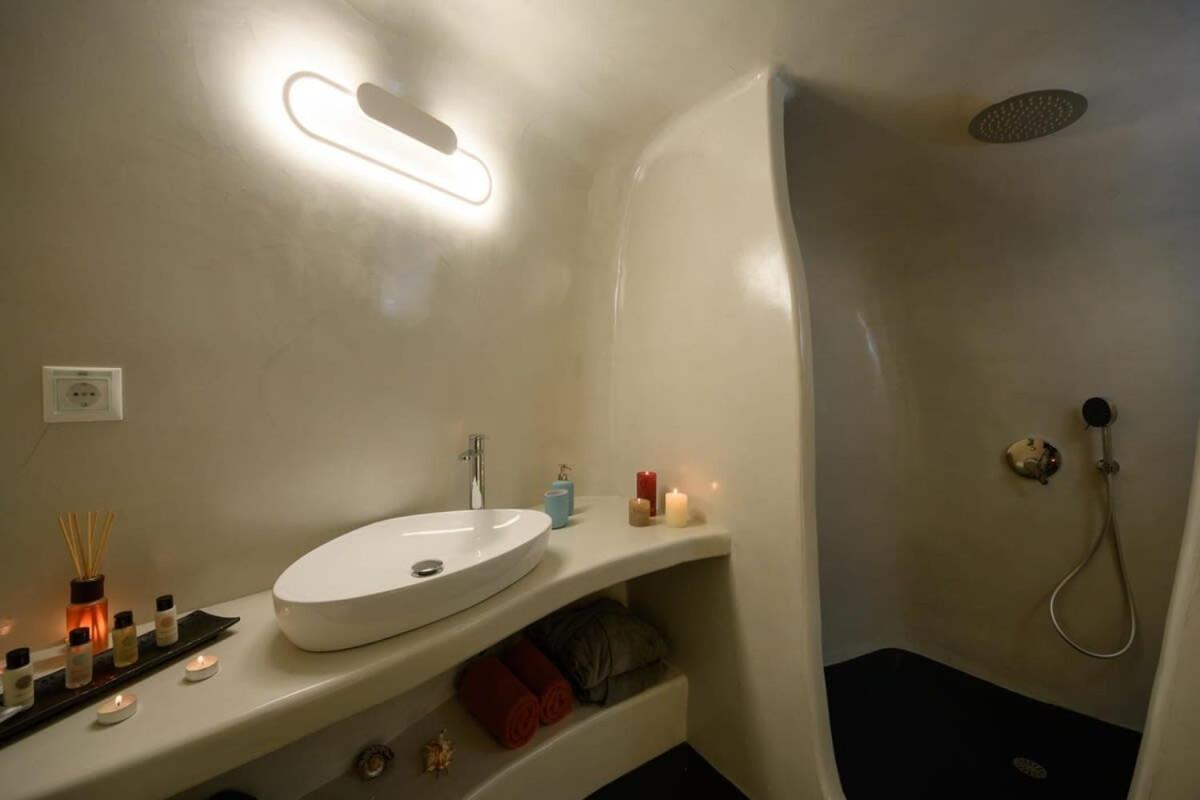 Апартаменты Santorini Traditional Apt With Private Hot Tub Тира Экстерьер фото