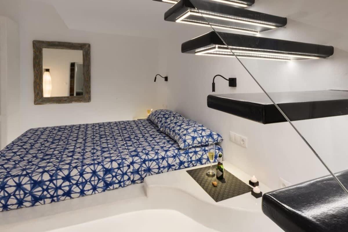 Апартаменты Santorini Traditional Apt With Private Hot Tub Тира Экстерьер фото